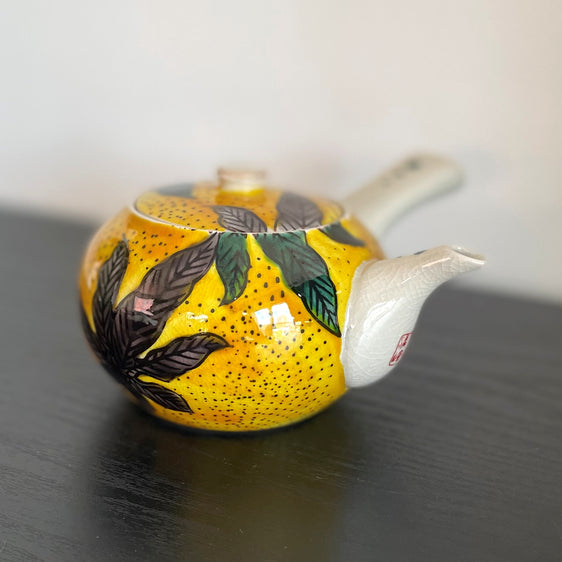 Old kutani copy-e, teapot